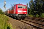 Mit hoher Geschwindigkeit stebt 111 151-7 durch Korschenbroich zum nchsten Halt in Mnchengladbach Hbf.