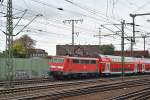 101 144-2 schiebt ihren RE am 25-09-10 in den Bahnhof von Lehrte.