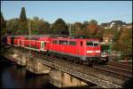 111 015 (9180 6111 015-4 D-DB) berquert mit dem RE4  WUPPER-Express  den Harkortsee bei Wetter(Ruhr). (10.10.2010)