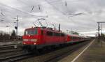 DB 111 031-1 mit dem RE 79020 von Salzburg Hbf nach Mnchen Hbf, in Grafing Bahnhof; 15.01.2011