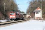 111 071 am 05.02.11 mit RE 79015 Mnchen-Salzburg in Aling