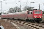 Die 111 160-9 zieht den RE4 von Dortmund aus Rheydt weiter nach Aachen am 06.02.2011