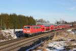 111 027 mit RE 79011 am 06.02.2011 bei Grokarolinenfeld.