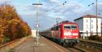 111 076 hlt am 17.10.08 mit dem RE nach Stuttgart in Heilsbronn.