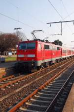 Beim Schieben einer Verstrker RE4 nach Aachen ist die 111 111-1 am Freitag den 16.3.2012 in Rheydt am Gleis 3 zu sehen.