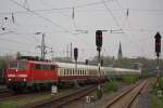 111 119 zog am 1.5.12 den IC 2417 von Flensburg nach Kln Hbf.Das Foto zeigt den Zug bei der Durchfahrt durch Mlheim-Styrum.
Leider wurde der Zug wegen Bauarbeiten ber die S-Bahnstrecke geleitet.