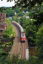 111 151-7 schiebt den RE 9 (Rhein-Sieg-Express) Aachen - Köln - Siegen am 05.08.2012 in Richtung Siegen. Hier hat der RE den Scheuerfelder Tunnel verlasen und überquert, wie so oft auf dieser Strecke, die Sieg.