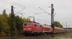 111 220-0 & eine weitere 111 am Zugschluss mit RE, Wrzburg Hbf - Frankfurt(M) Hbf, in Thngersheim. 01.10.2012