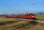 111 175 mit einer RB von Neumarkt (Oberpfalz) nach Plattling am 15.12.2009 kurz vor dem Bahnhof Plattling.