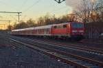 Einen RE4-Verstrken aus N-Wagen schiebt die 111 124-4 am Mittwoch den 30.1.2012 durch Korschenbroich in Richtung Aachen, bald ist Mnchengladbach Hbf erreicht.