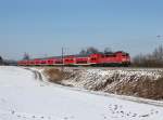 Die 111 179 mit einem RE nach Salzburg am 10.02.2013 unterwegs bei Ostermnchen.