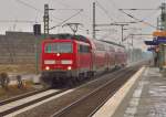 Am Samstag dem 23.2.2013 fhrt die 111 015-4 mit einer RE 7 nach Rheine durch Allerheiligen.