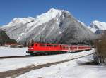 Die 111 005 mit einer RB nach Innsbruck am 16.03.2013 unterwegs bei Scharnitz.