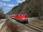Die 111 026 mit einer RB nach Mittenwald am 14.04.2013 unterwegs Huglfing .