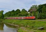 111 148 mit einem RE am 28.05.2013 bei Moosburg.