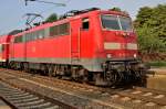 Die 111 147-5 steht im Rheydter Hbf vor einem RE4-Zug. 29.8.2013