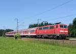 111 018 mit einem RE nach Salzburg am 21.06.2008 bei Fuchsreut.