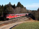 Merdian-Ersatzzug in Form von 111 005 und 021 mit einigen n-Wagen am 28.12.13 bei Übersee