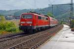 
Eigentlich kommt der RE 9 (wenn Lokbespannt) von Siegen Steuerwagenvoraus nach Betzdorf (Sieg)....

Die 111 096-4 der DB Regio NRW mit dem RE 9  Rhein-Sieg-Express  (Siegen-Köln-Aachen) fährt am 11.06.2014 in den Bahnhof Betzdorf/Sieg ein.

Die Lok wurde 1978 bei Krupp unter der Fabriknummer 5433 gebaut, der elektrische Teil bei AEG unter der Fabriknummer 8975. Seit 2007 hat sie die NVR-Nummer 91 80 6111 096-4 D-DB und die EBA-Nummer  EBA 01C20A 096.