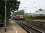 Ein Nachschuss von der 111 101-2 DB  schiebt den RE4 aus Aachen-Hbf-Lindern kommt aus Richtung Aachen-West,Laurensberg,Richterich, und fährt durch Kohlscheid in Richtung Herzogenrath.