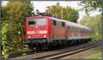 Die 111 158-2 mit einen Verstärkerzug (RE4 Wupper Express) am Haken im Gleisbogen bei Rimburg auf der Kbs 485 unterwegs nach Aachen.Szenario vom 11.10.14.