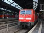 Ein Nachschuss von der 111 117 DB steht mit dem RE4 von Aachen-Hbf nach Dortmund-Hbf.