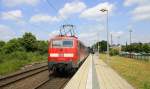 Ein Nachschuss von der 111 013-9 DB schiebt den RE4 aus Aachen-Hbf nach Dortmund-Hbf und kommt aus Richtung