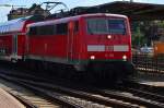 Mit einem RE60 nach Frankfürt Hbf kommt gerade die 111 108 in Weinheim eingefahren am Nachmittag des 21.7.2015