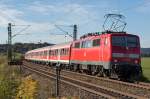 111 023-6 schiebt einen Flüchtlingszug nach München, aufgenommen am 5.