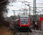 Der RE9 aus  Siegen-Hbf nach Aachen-Hbf und am Zugende ist die 111 076 DB und fährt in Richtung Eilendorf,Aachen-Rothe Erde,Aachen-Hbf. Bei Sonnenschein und Wolken am Kalten Mittag vom 12.12.2015.