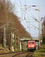 Ein Nachschuss von der 111 126-9 DB schiebt den RE4 aus Aachen-Hbf nach Dortmund-Hbf kommt aus Richtung Aachen-West,Laurensberg,Richterich, und fährt durch Kohlscheid in Richtung Herzogenrath,Mönchengladbach,Neuss. 
Bei schönem Sonnenschein am Mittag vom 26.12.2015.