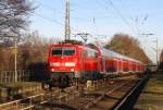 111 115 DB kommt die Kohlscheider-Rampe hoch aus Richtung Neuss,Herzogenrath mit einem RE4 aus Dortmund-Hbf nach Aachen-Hbf und fährt durch Kohlscheid in Richtung Richterich,Laurensberg,Aachen-West,Aachen-Schanz,Aachen-Hbf. Bei schönem Sonnenschein am Vormittag vom 28.12.2015.