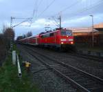 111 193 DB kommt die Kohlscheider-Rampe auf dem falschen Gleis hoch aus Richtung Neuss,Herzogenrath mit einem RE4 aus Düsseldorf-Hbf nach Kohlscheid und fährt in Kohlscheid ein und Endet in