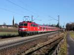 Die 111 046 mit einem M nach München am 27.12.2013 unterwegs bei Stephanskirchen.