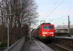 111 122 DB kommt die Kohlscheider-Rampe hoch aus Richtung Neuss,Herzogenrath mit dem RE4 aus Dortmund-Hbf nach Aachen-Hbf und fährt durch Kohlscheid in Richtung Richterich,Laurensberg,Aachen-West. 
Aufgenommen von Bahnsteig 2 in Kohlscheid. 
Bei schönem Winterwetter am Eiskalten Nachmittag vom 18.1.2016. 