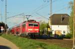 Wieder mal was aus der Vergangenheit, am 14.4.2014 kommt die 111 112 mit einem RE4 gen Aachen Hbf gefahren. Hier ist der Zug in Wickrath am Bü Dahler weg.