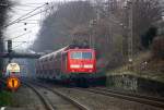 Ein Nachschuss von der 111 128 DB schiebt den RE4 aus Aachen-Hbf nach Dortmund-Hbf kommt aus Richtung Aachen-West,Laurensberg,Richterich, und fährt durch Kohlscheid in Richtung Herzogenrath,Mönchengladbach,Neuss. Aufgenommen vom Bahnsteig 2 in Kohlscheid. 
Bei Sonne und Wolken am Eiskalten Nachmittag vom 21.1.2016.