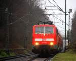 111 093 DB  kommt die Kohlscheider-Rampe auf dem falschen Gleis hoch aus Richtung Neuss,Herzogenrath mit einem RE4 aus Düsseldorf-Hbf nach Kohlscheid und fährt in Kohlscheid ein und Endet in