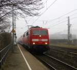 111 121 DB kommt die Kohlscheider-Rampe hoch aus Richtung Neuss,Herzogenrath mit dem RE4 aus Dortmund-Hbf-Aachen-Hbf und hält in Kohlscheid und fährt dann weiter in Richtung Richterich,Laurensberg,Aachen-West,Aachen-Schanz,Aachen-Hbf. 
Aufgenommen vom Bahnsteig 2 in Kohlscheid.
Bei Nebel am Kalten Morgen vom 18.3.2016.