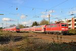 Dank einer Verspätung des RE4 nach Aachen gelang mir dieses Begegnungsbild der 111 128 mit einem RE4 nach Dortmund, der Aachener wird von der 111 080 geschoben am Abend des 4.4.2016