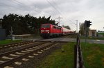 Mit einem RE4 am Bü Herrather Linde ist die 111 111-1 am heutigen Mittwoch den 6.4.2016 gen Aachen fahrend.