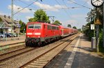 111 101-2 mit einem RE4 nach Geilenkirchen bei der Druchfahrt in Kaarst-Büttgen. 5.6.2016