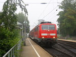 111 128 DB  kommt die Kohlscheider-Rampe hoch aus Richtung Neuss,Herzogenrath mit dem RE4 aus Dortmund-Hbf nach Aachen-Hbf und fährt durch Kohlscheid in Richtung Richterich,Laurensberg,Aachen-West,Aachen-Schanz,Aachen-Hbf. Aufgenommen vom Bahnsteig 2 in Kohlscheid. 
Bei Regenwetter am Morgen vom 8.6.2016.