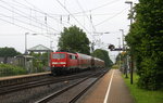 111 143-4 DB kommt die Kohlscheider-Rampe hoch aus Richtung Neuss,Herzogenrath mit dem RE4 aus Dortmund-Hbf nach Aachen-Hbf und fährt durch Kohlscheid in Richtung Richterich,Laurensberg,Aachen-West,Aachen-Schanz,Aachen-Hbf. Aufgenommen vom Bahnsteig 1 in Kohlscheid. Bei Regenwetter am Nachmittag vom 20.6.2016.