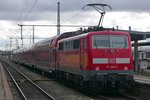 111 044-4 hat am 13.02.2016 mit dem RE 59119 von Nürnberg den Zielbahnhof Augsburg erreicht.