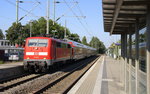 111 063 DB kommt mit dem RE4 von Dortmund-HBf nach Aachen-Hbf und kommt aus Richtung Neuss-Hbf,Mönchengladbach-Hbf,Rheydt-Hbf,Wickrath,Beckrath,Herrath und fährt in Erkelenz ein und