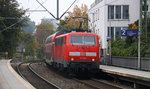 Ein Nachschuss von der 111 093 DB schiebt den RE4 aus Aachen-Hbf nach Dortmund-Hbf und kommt aus Richtung Aachen-Hbf und hilt in Aachen-Schanz und fährt dann weiter in Richtung