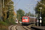 Ein Nachschuss von der 111 147-5  DB schiebt den RE4 aus Aachen-Hbf nach Dortmund-Hbf und kommt aus Richtung Aachen-Hbf,Aachen-Schanz,Aachen-West,Laurensberg,Richterich,Kohlscheid,Herzogenrath,Palenberg,Zweibrüggen,Frelenberg,Geilenkirchen,Süggerrath,Lindern,Brachelen,Hückelhoven-Baal,Baal und hält in Erkelenz und fährt dann weiter in Richtung Herrath,Beckrath,Wickrath,Rheydt-Hbf,Mönchengladbach-Hbf. Aufgenommen vom Bahnsteig 1 in Erkelenz. Bei schönem Herbstwetter am Nachmittag vom 22.10.2016.