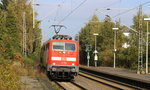 111 156 DB kommt mit dem RE4 von Dortmund-HBf nach Aachen-Hbf und kommt aus Richtung Neuss-Hbf,Mönchengladbach-Hbf,Rheydt-Hbf,Wickrath,Beckrath,Herrath und fährt in Erkelenz ein und fährt dann weiter in Richtung Baal,Hückelhoven-Baal,Brachelen,Lindern,Süggerrath,Geilenkirchen,Frelenberg,Zweibrüggen,Übach-Palenberg,Rimburg,Finkenrath,Hofstadt,Herzogenrath, Kohlscheid,Richterich,Laurensberg,Aachen-West,Aachen-Schanz,Aachen-Hbf. Aufgenommen vom Bahnsteig 1 in Erkelenz. Bei schönem Herbstwetter am Nachmittag vom 22.10.2016.