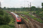 111 013 hat mit dem RE 3 nach Hamm den Oberhausener Hauptbahnhof verlassen.
Mittlerweile wird diese Leistung durch die Eurobahn erbracht.
Aufnahmedatum: 1. August 2008